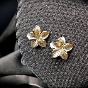 14k solid yellow Gold Tropical Hawaiian Flower Post Earring Studs